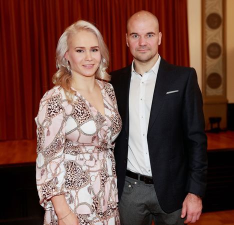 Petra Olli ja Indrek Vassus kuvattuna lokakuussa 2021.