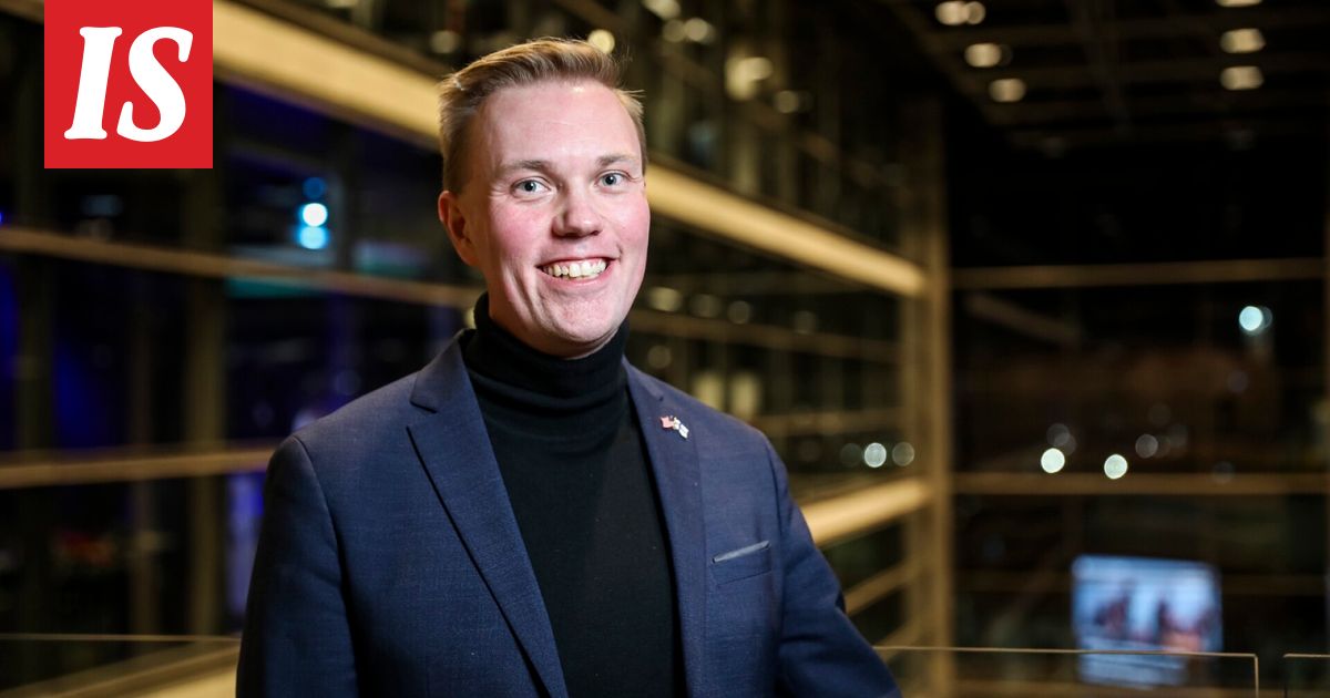 Kansanedustaja Jani Kokko julkaisi kuvan uudesta puolisostaan