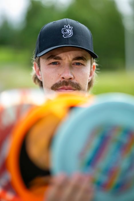 Mäkelä jätti frisbeekiekot varaston nurkkaan viikoiksi.