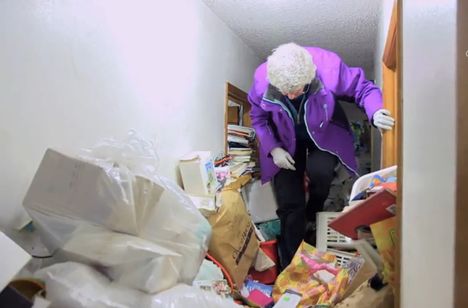 Sybil ei enää uskaltautunut makuuhuoneeseensa, kun heräsi keskellä yötä siihen, että hiiret juoksentelivat hänen päällään.