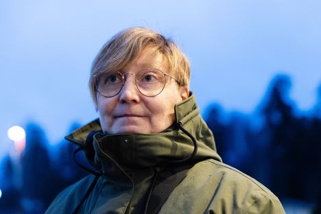 Lapsuudestaan asti Veikkolassa asunut Katariina Järvinen toivoo, että Länsirata Veikkolan pysäkkeineen rakennettaisiin.