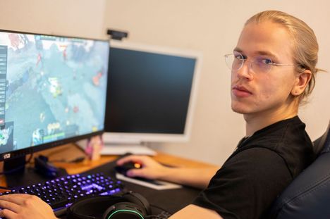Topias Taavitsaisen on Dota 2 -legenda ja maailmanmestari.