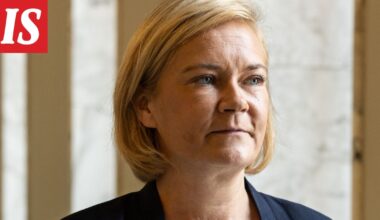 Mari Rantasen itsenäisyyspäivän puhe sai erikoisen käänteen: ”Kuka siellä taustalla veti viinaa?”