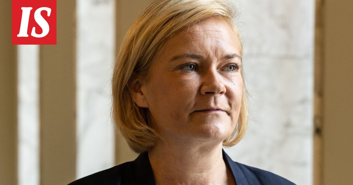 Mari Rantasen itsenäisyyspäivän puhe sai erikoisen käänteen: ”Kuka siellä taustalla veti viinaa?”