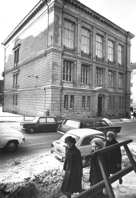 Vuonna 1972 valtio halusi purkaa tuolloin vielä ”Jumpan talona” tunnetun rakennuksen. Tilalle suunniteltiin Uudenmaan lääninhallituksen virastotaloa. Suunnitelma ei toteutunut.