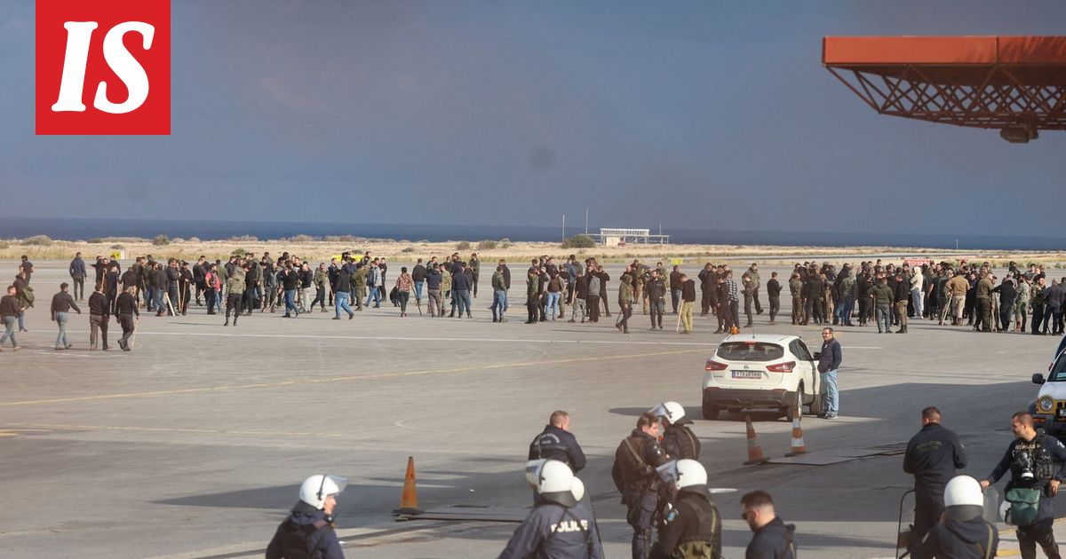 Mielenosoittajat sulkeneet Kreetan kaksi suurinta lentokenttää