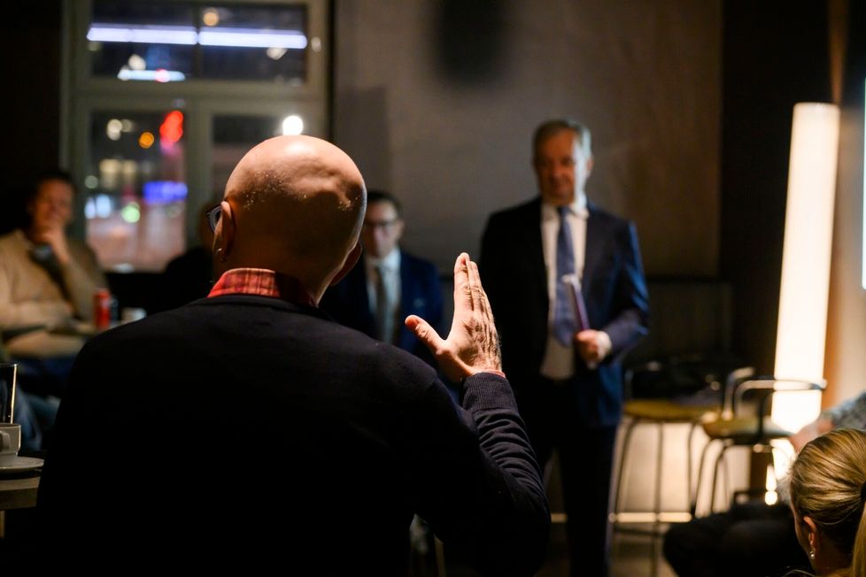 Harkimon puheenvuorosta virisi vilkas keskustelu.