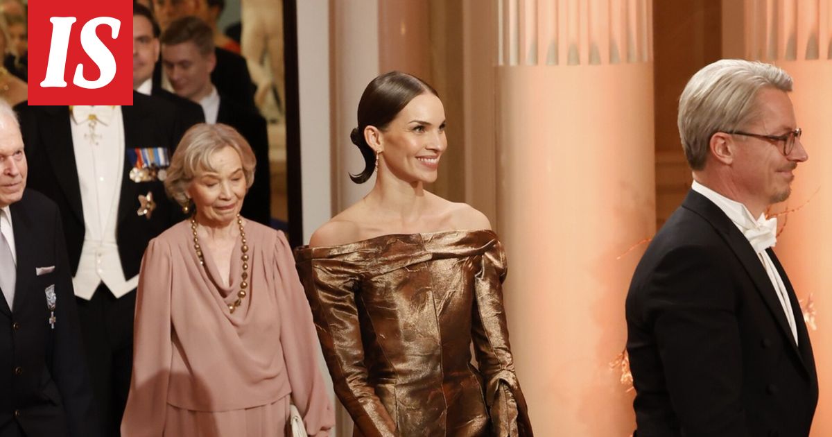 Taideasiantuntija kommentoi Vilma Peltosen tauluja