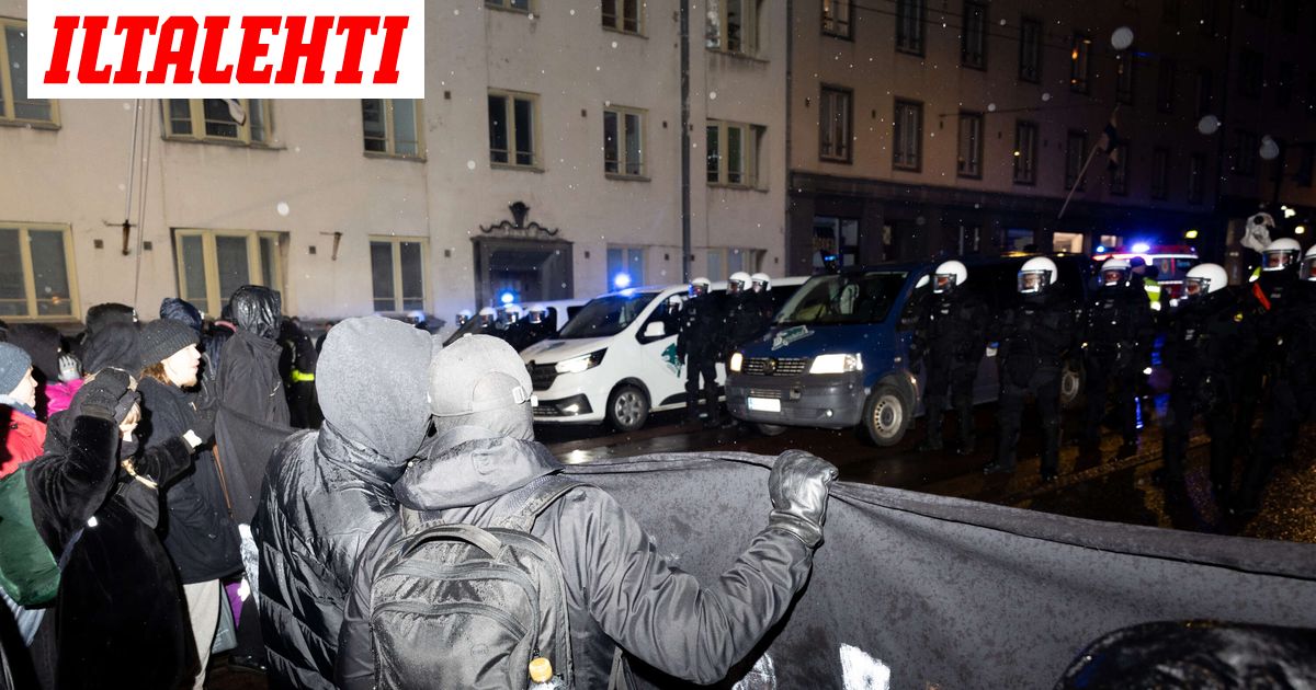 Purra-banderollista tyly seuraus – A-ryhmä heitettiin pihalle