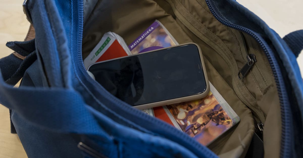 Suurin osa nuorista pitää kännykkäkieltoa perusteltuna – peruskoululaiset vastustavat täyskieltoa | Uutisia lyhyesti