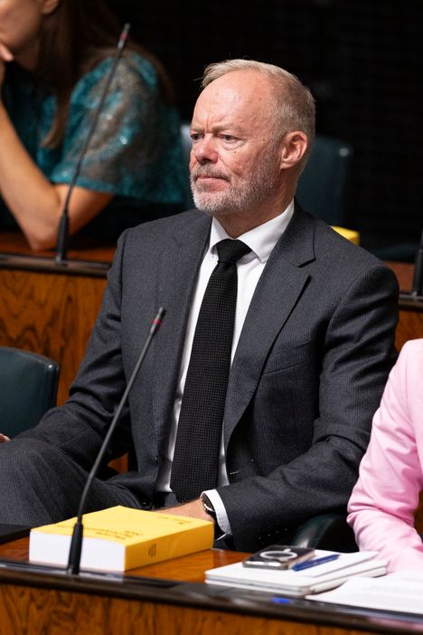 Kansanedustaja Pauli Aalto-Setälän mukaan kokoomus halusi lopettaa opposition yrityksen apteekkilain hyllyttämisestä omalla peliliikkeellään.