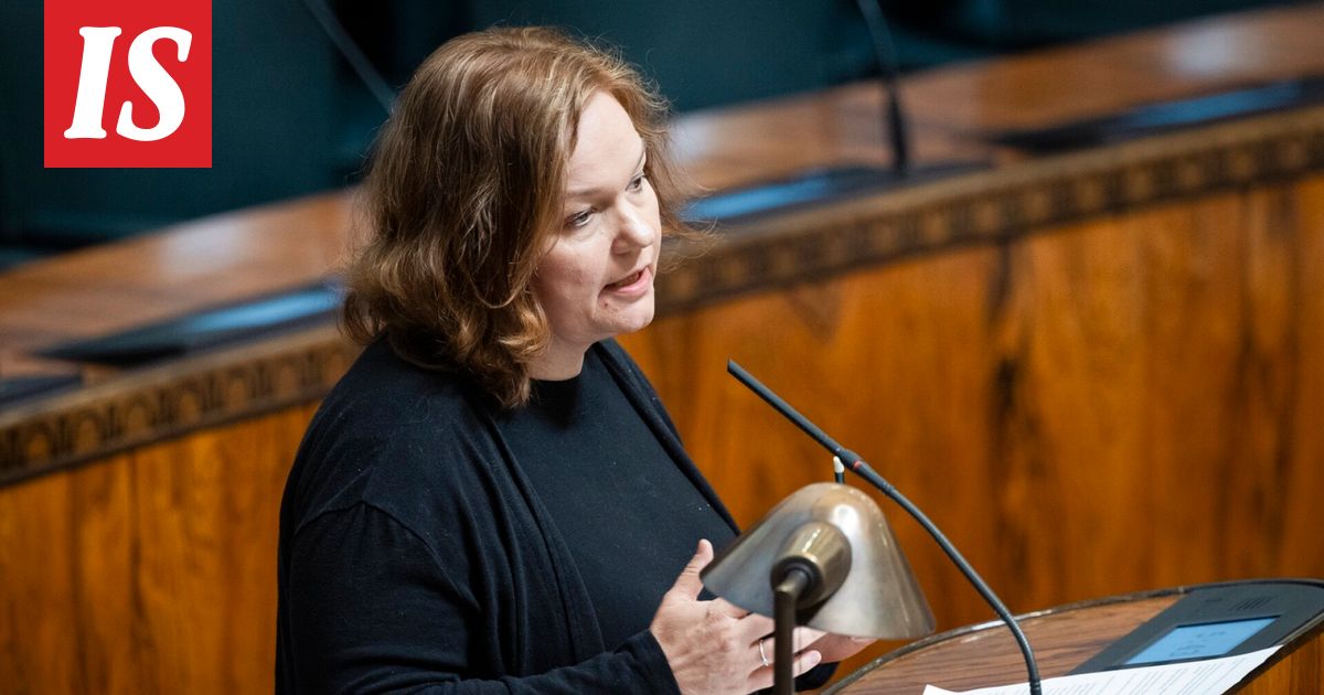 Eduskunnassa värikäs istunto – kokoomus yllätti opposition, Krista Kiuru puhui yli 1,5 tuntia