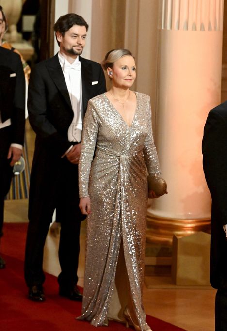 Hanna Wass osallistui itsenäisyyspäivän vastaanotolle kihlattunsa Pete Kallionpään kanssa.