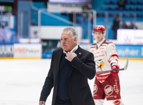 Doug Shedden tuli Sportin päävalmentajaksi lokakuussa, kun seura erotti yllättäen Juuso Hahlin. Sheddenin kaksikuukautisen pestin aikana vaasalaisten tilanne heikkeni entisestään.