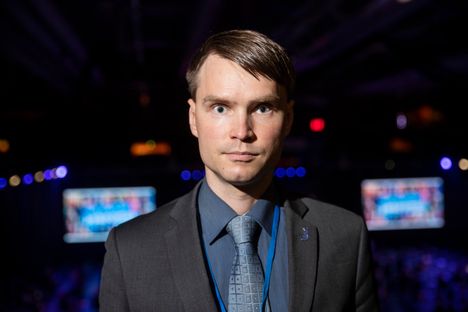 Puolustusvaliokunnan puheenjohtaja Heikki Autto (kok) sanoo, että keskusteluyhteys Venäjään pitää avata ennemmin tai myöhemmin.