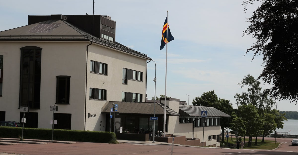 Syyttäjä: Mies murhasi sängyllä maanneen veljensä veitsellä – Ahvenanmaan heinäkuinen henkirikos käräjillä | Kotimaa