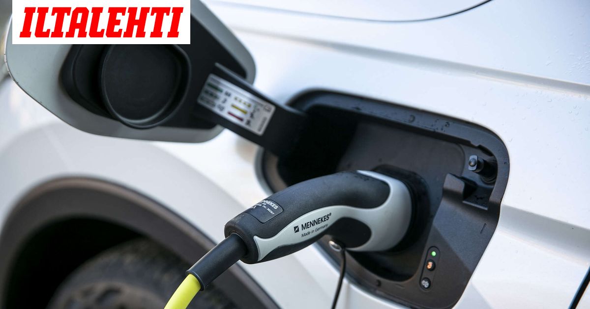 Lataushybridiraivo leviää Briteissä – "Olisimmepa valinneet bensiiniauton"