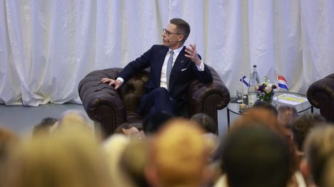 Presidentti Stubb kertoi opiskelijoille muun muassa hybridisodankäynnistä.