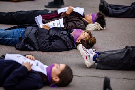 Nous Toutes -ryhmä osoitti mieltä naisiin kohdistuvaa väkivaltaa vastaan Pariisissa lokakuussa.