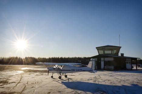Joululahjarahoja saavien lentokenttien joukossa on myös Vesivehmaan lentokenttä Asikkalassa.