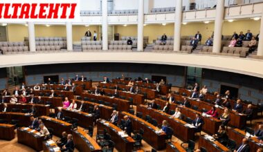 Raju vääntö jatkui yöhön asti – Krista Kiuru: ”Te olette pyyhkineet lausunnolla...”