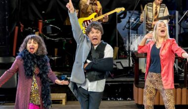 Ennätyksiä rikkonut kesä­teatteri­hupailu tulee viikon ajaksi Joensuun pesä­pallo­stadionille ensi kesänä | Pohjois-Karjala