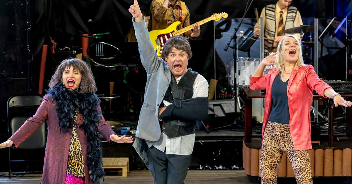 Ennätyksiä rikkonut kesä­teatteri­hupailu tulee viikon ajaksi Joensuun pesä­pallo­stadionille ensi kesänä | Pohjois-Karjala