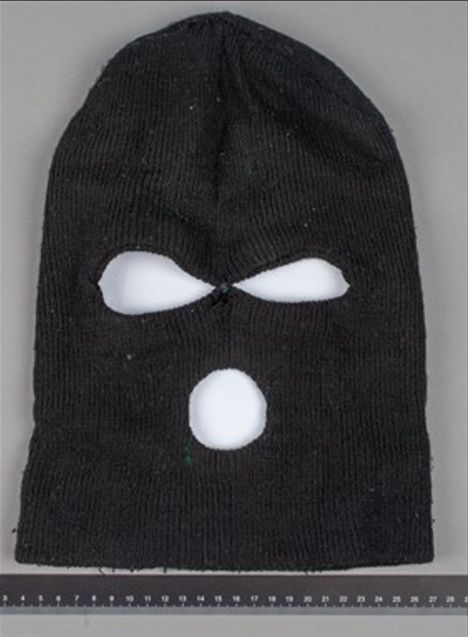 Epäilyssä ryöstössä käytettiin tällaista maskia.
