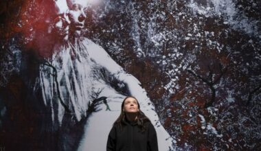 Dukaatti­palkinnon saanut nuorgamilainen Lada Suomenrinne haastaa taiteellaan länsimaista aikakäsitettä | Kotimaa