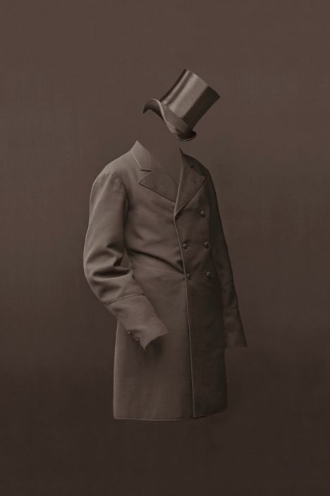 Sakari Kiuru: Nyökkäävä mies, 2025.