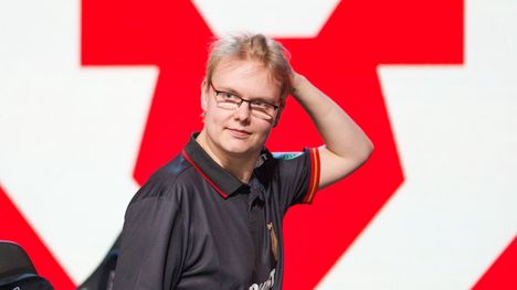 19-vuotias Salo on pelannut urallaan neljästi arvoturnauksessa ja yltänyt joka kerta pudotuspeleihin. Hänen vyöltään löytyy kaksi puolivälieräsijoitusta (Kööpenhamina 2024, Budapest 2025) ja kaksi välieräsijoitusta (Shanghai 2024, Austin 2025).