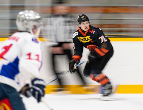 Leevi Selänne vauhdissa perjantain kotiottelussa.