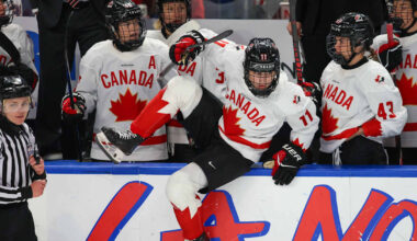 Yhdysvallat on höykyttänyt Kanadan naisten jääkiekkomaajoukkuetta historiallisen rumin luvuin | Urheilua lyhyesti