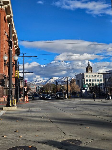 Salt Lake City on kaunis mutta hiljainen kaupunki. Kaduilla ei juuri kävellijöitä näy.