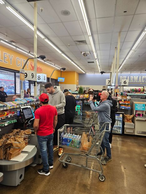 Jazzin Georges Niang maksoi satunnaisen ruokakauppakävijän ostokset.