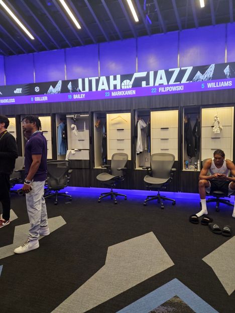 Markkasen paikka on keskellä Jazzin pukuhuonetta.