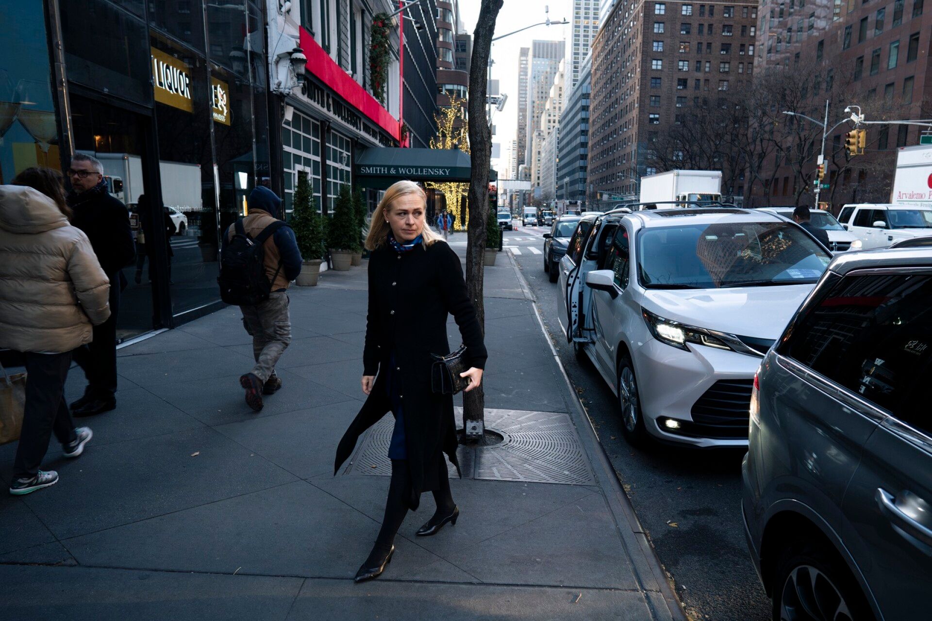 Aikataulu on tehty minuutilleen vuorokauden matkaa varten.