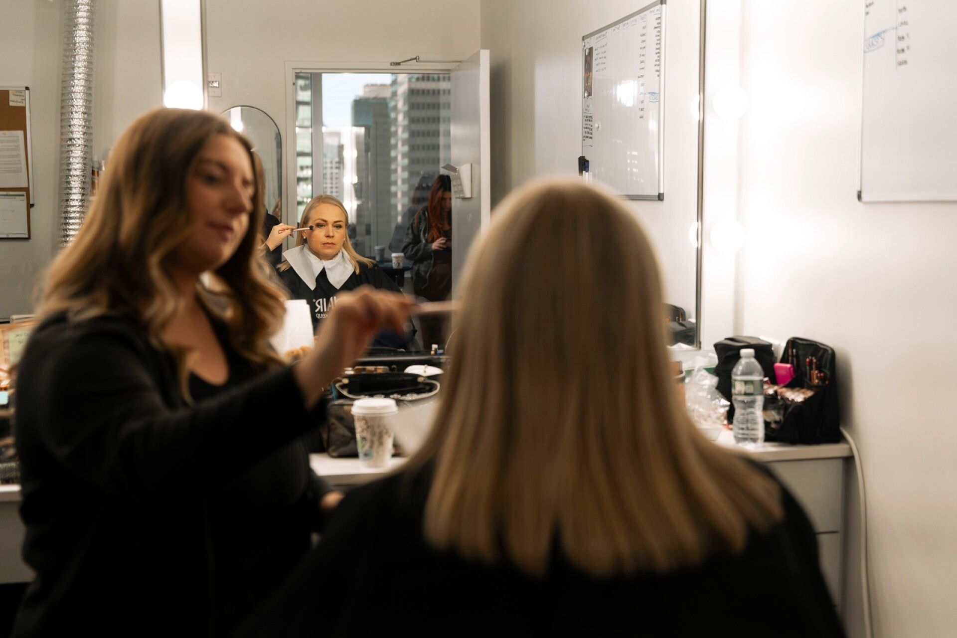 Valtonen antaa mielellään haastatteluja, mutta niihin kuuluva puunaaminen turhauttaa, koska se vie liikaa aikaa.