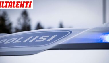 Auto räsäytti talon seinään – Perhe sisällä