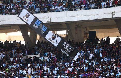 Mainoskyltit saivat kyytiä.