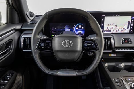 Osa Toyota-uutuuden koeajaneista medioista on jo ehtinyt moittia uuden täyssähköisen Urban Cruiserin ajoasentoa oudoksi. Syytöksen vakavuusaste selvinnee aikanaan kotimaan pidemmissä koeajoissa.