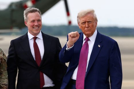 Trumpin sanotaan kutsuvan maavoimaministeriään ”droonikaverikseen”, sillä tämän tehtäviin kuuluu muun muassa armeijan aseistuksen modernisoiminen.