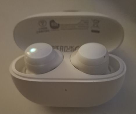 Toinen kuuloke osoittautui vialliseksi.