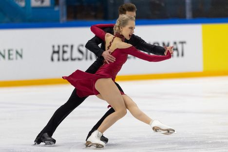 Juulia Turkkila ja Matthias Versluisilla on edessään kolmet arvokilpailut: tammikuun EM-kisat, helmikuun olympiakisat sekä maaliskuun MM-kisat.