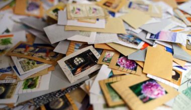 Joulukortti perille 2,75 eurolla – katso, miten paljon ikimerkin hinta on noussut | Kotimaa