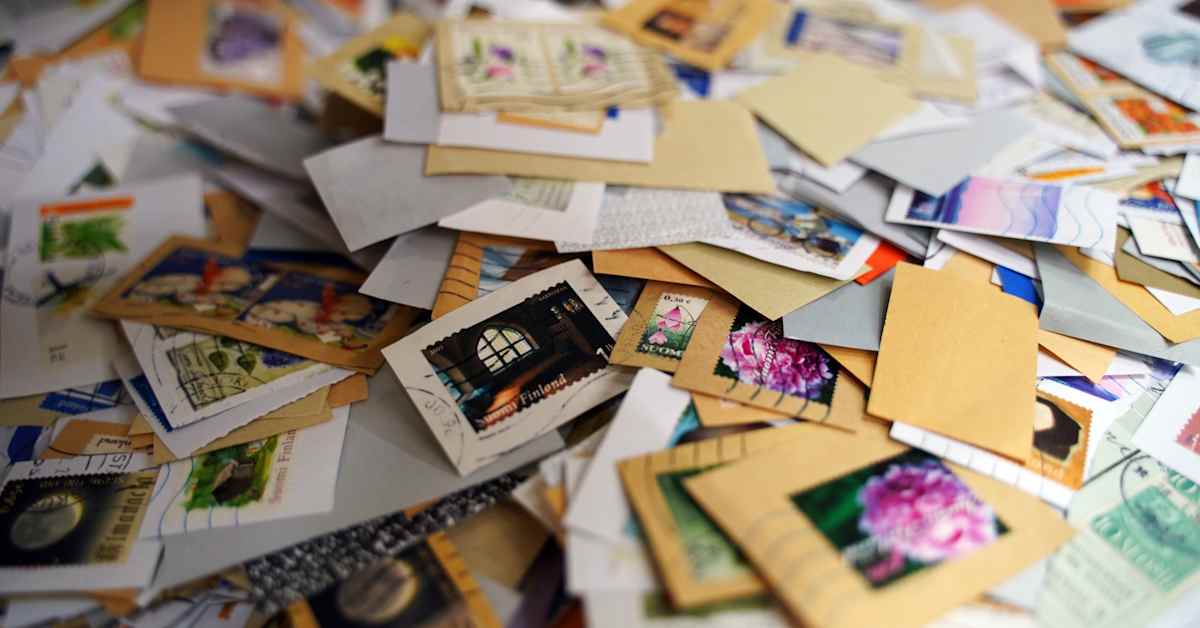 Joulukortti perille 2,75 eurolla – katso, miten paljon ikimerkin hinta on noussut | Kotimaa