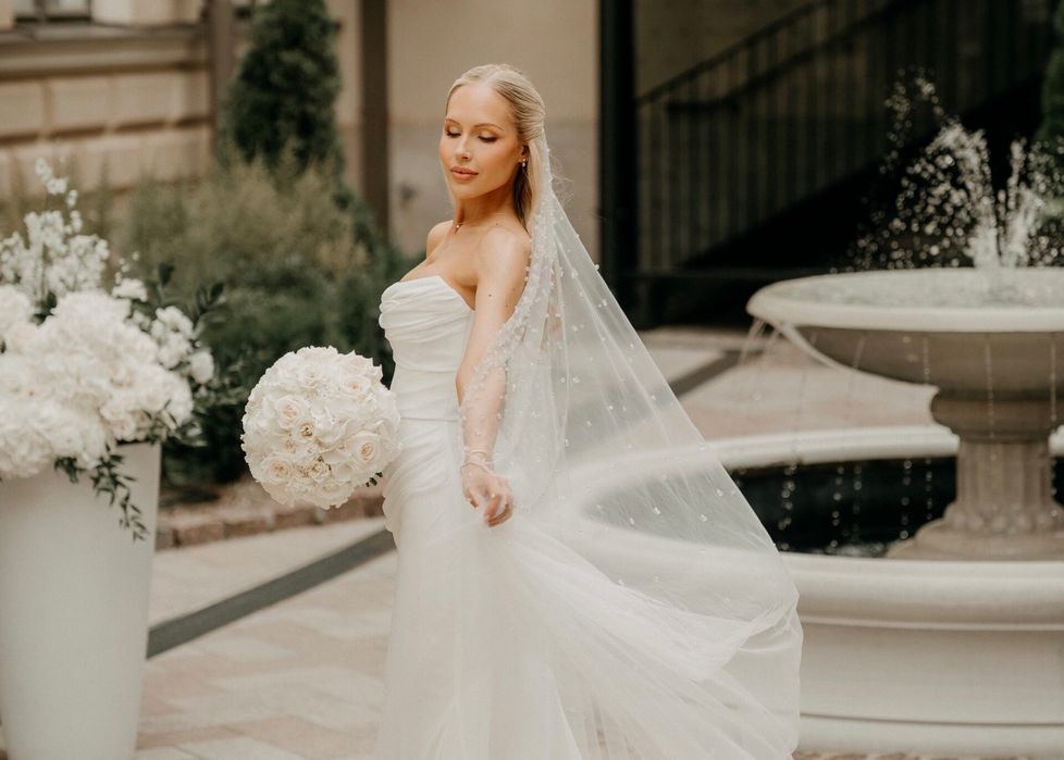 Matleena Laakson häätyyliin kuului pitkä huntu.