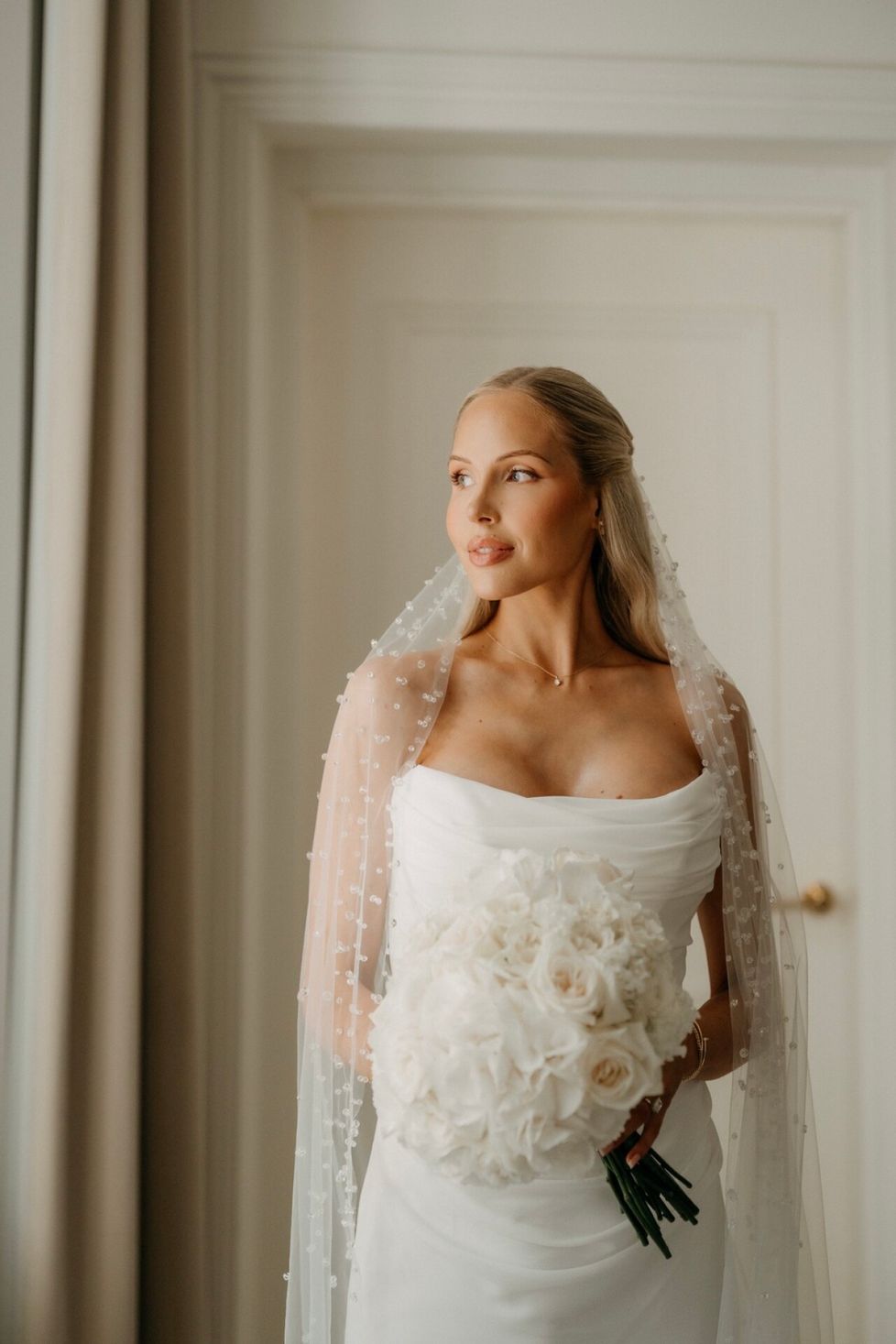 Laakson hääpuku oli olkaimeton.