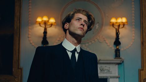 Pierre Gervais tulkitsee maailmankuulua taiteilijaa René Magrittea taidokkaasti.