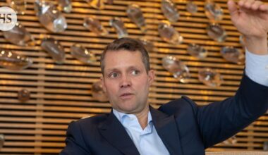 Nokia pakotti pomonsa jakamaan työntekijät hyviin ja huonoihin